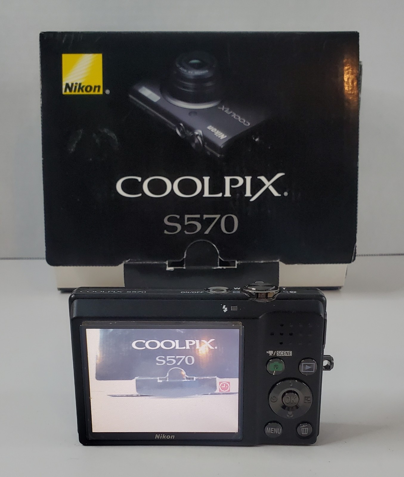 Nikon COOLPIX S570 12.0MP Compact Digital Camera Black w/Box Charger Battery