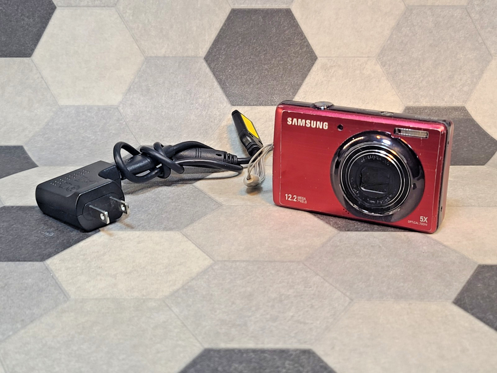 Samsung SL620 12.2MP Built-in Flash 5X Optical Zoom Compact Digital Camera