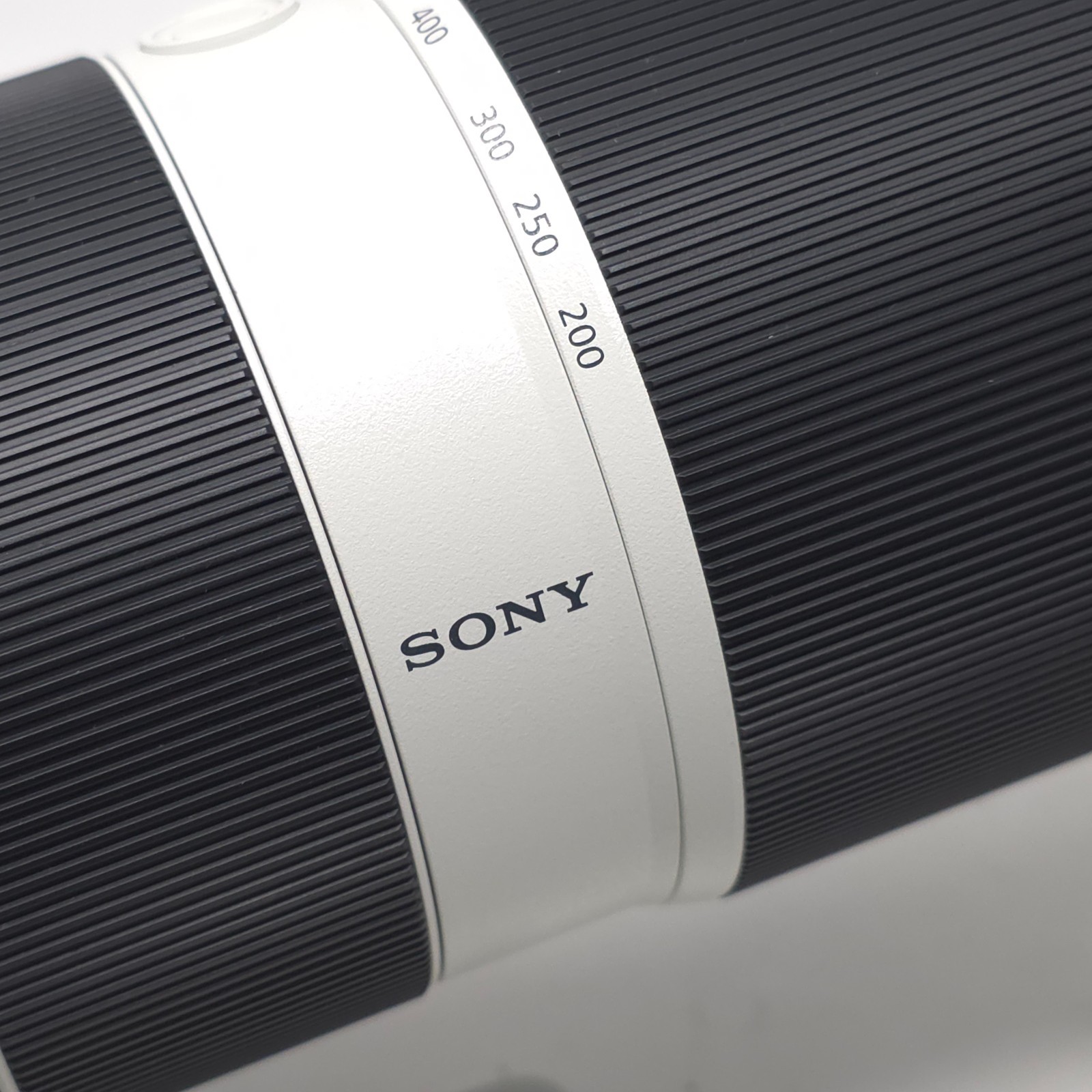 Sony FE 200-600mm f/5.6-6.3 G OSS Telephoto Zoom Lens