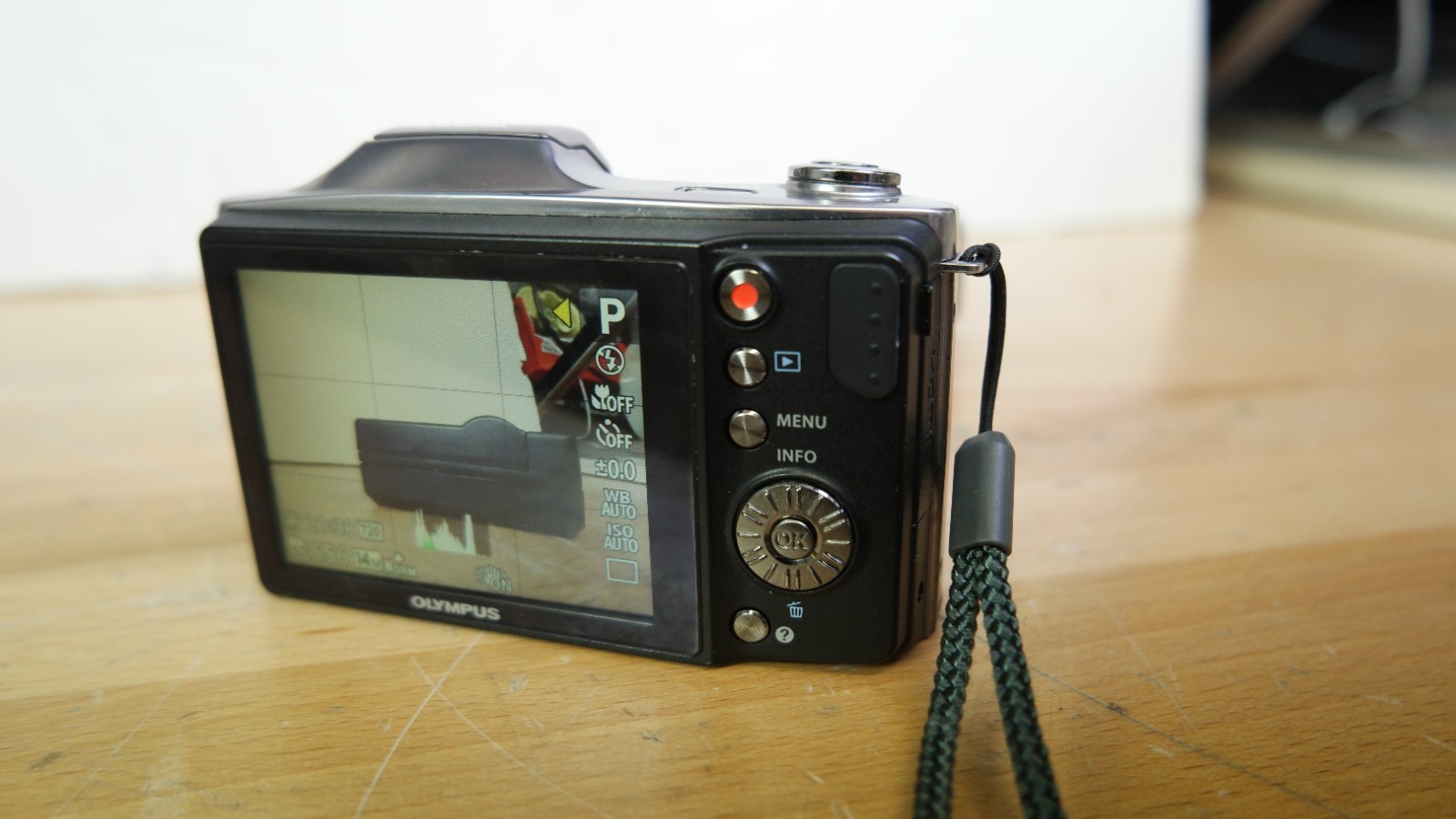 Olympus SZ-14 14MP Digital Camera w/24x Optical Zoom Silver Tested working