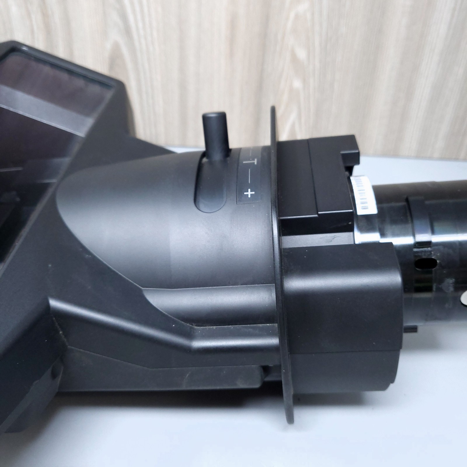HITACHI / MAXELL FL-900 Ultra Short Throw Projector Lens F2:0 F=5.62mm Christie
