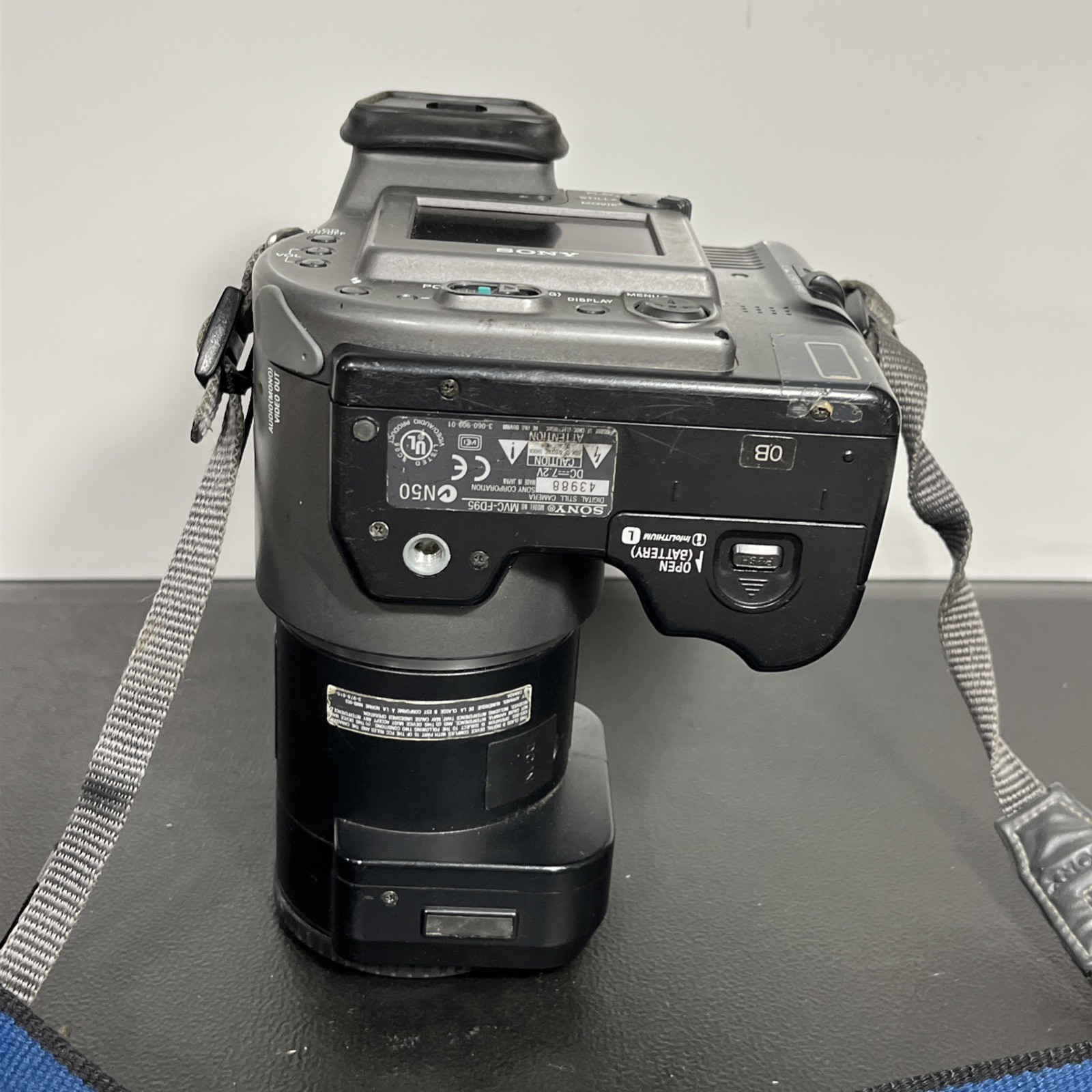 Sony Mavica MVC-FD95 2.1MP Digital Camera – Black & Metallic gray, Untested