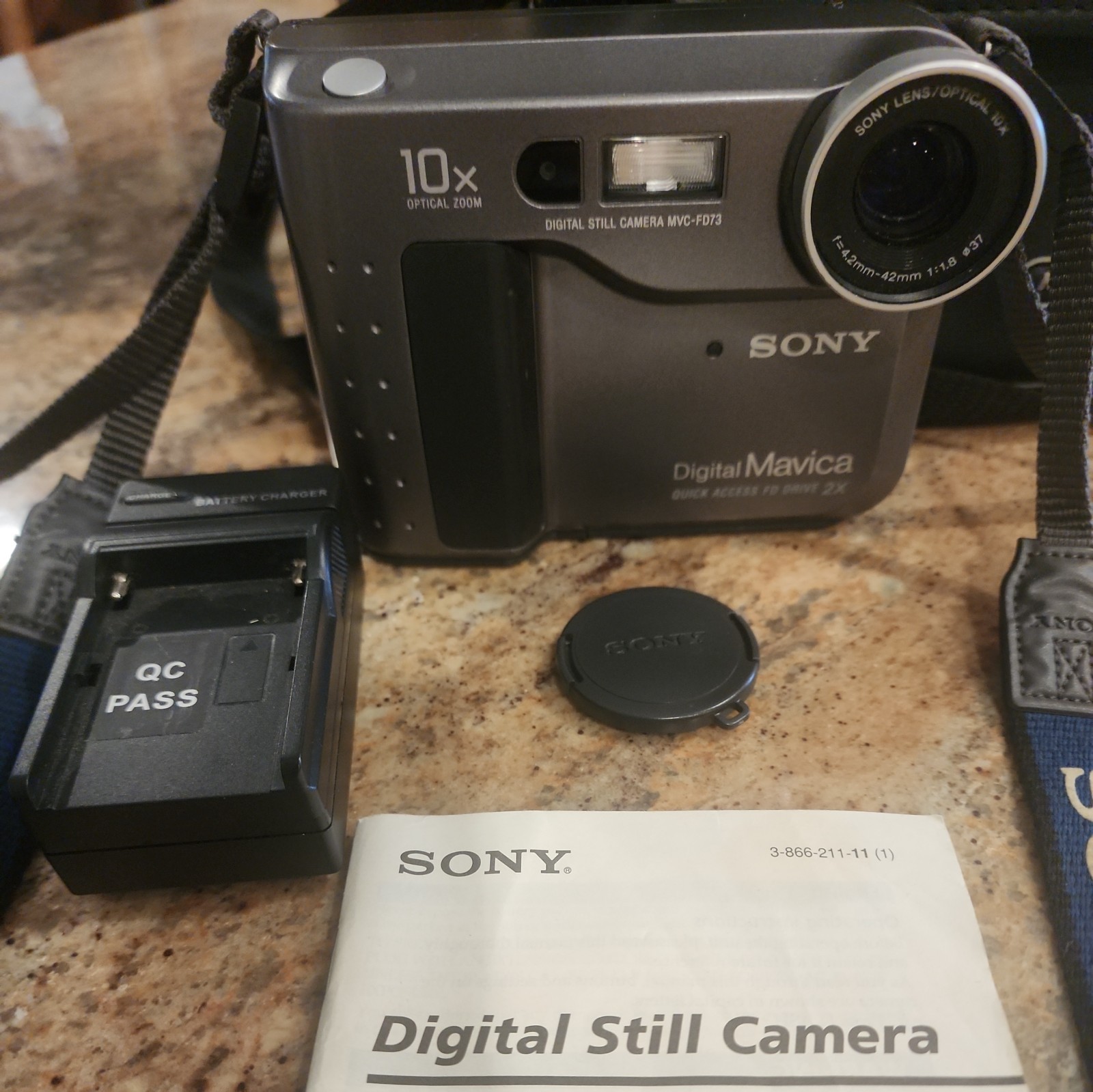 Sony Mavica MVC-FD73 0.4MP Digital Camera Floppy Still Camera w/ extras TESTED