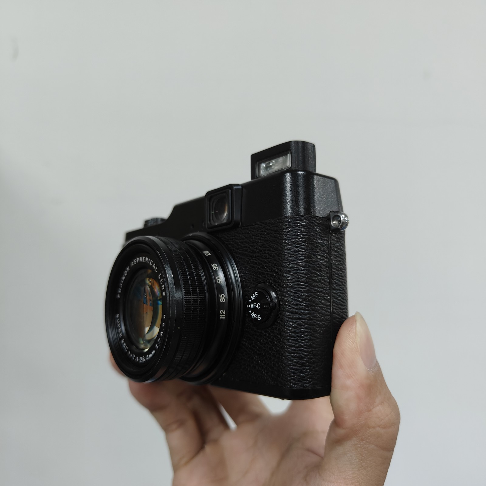 Fujifilm X10 12MP 4x Optical Zoom WiFi Compact Digital Camera English – 95% New