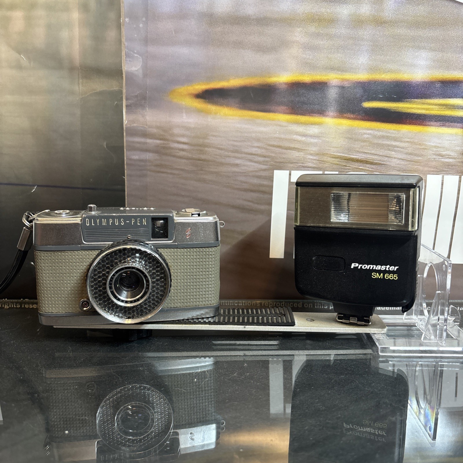 Vintage Olympus PEN EE-S 35mm Half Frame Film Camera Clay W/ Post And Light, 🔥