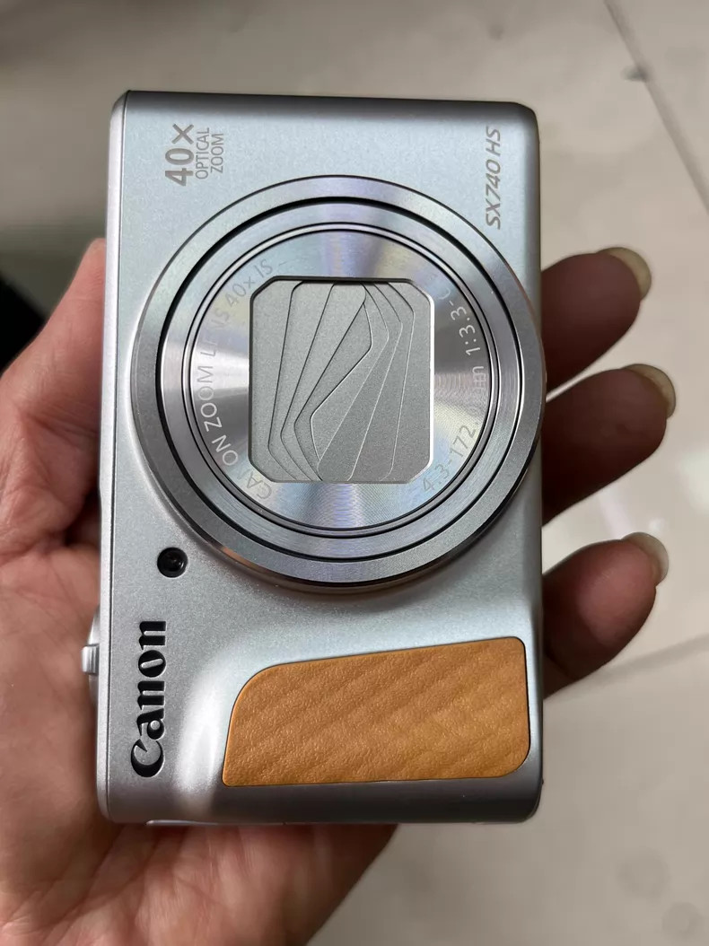 Canon PowerShot SX740 HS Digital Camera 20.3MP 40x Optic Zoom for Concert Travel