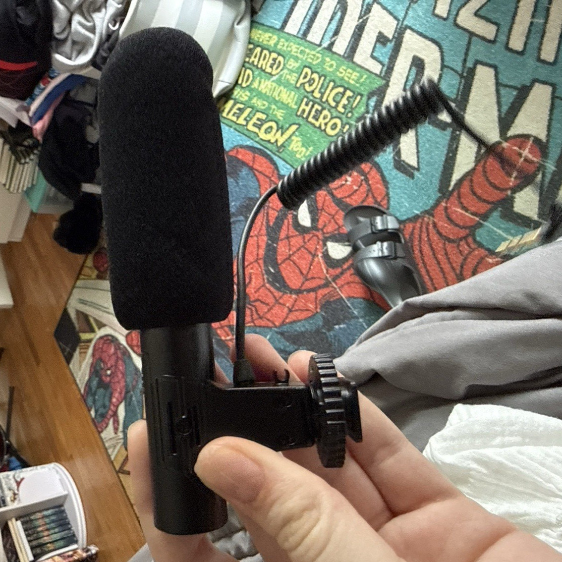 On-Camera Shotgun Microphone 3.5mm TRS Hot/Cold Shoe Black Gain Control