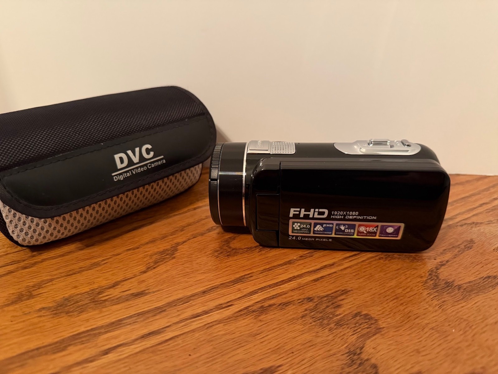 DVC FHD 1080p Digital Video Camera 24.0MP 18x Zoom Camcorder with Case & Battery