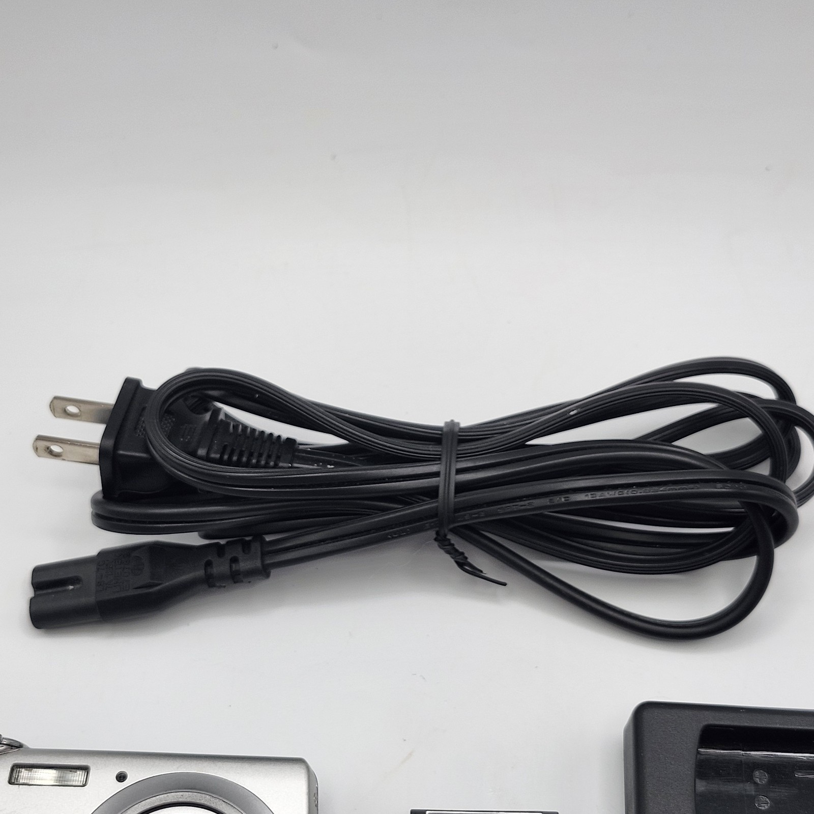 Nikon Coolpix S203 10 MP Digital Camera w/ Charger Battery, & Case Tested