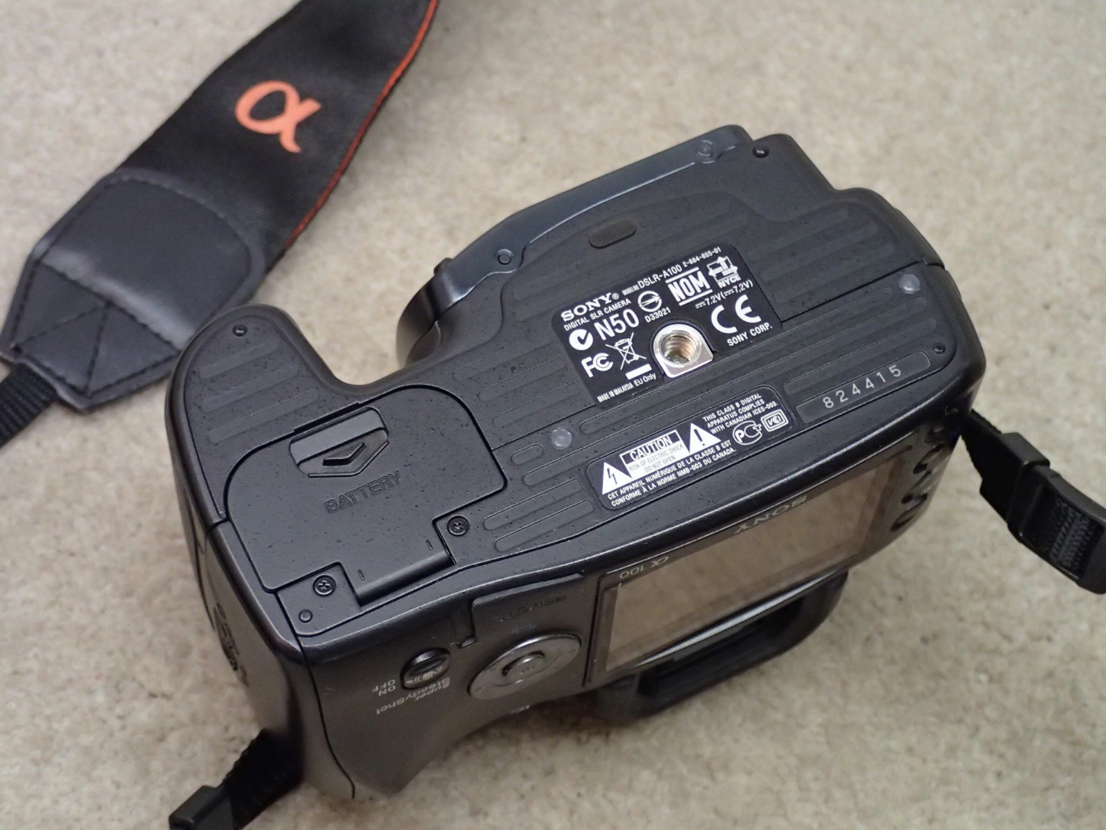 Sony DSLR A100 Digital Camera with Sony 75-300 Zoom Lens 4GB
