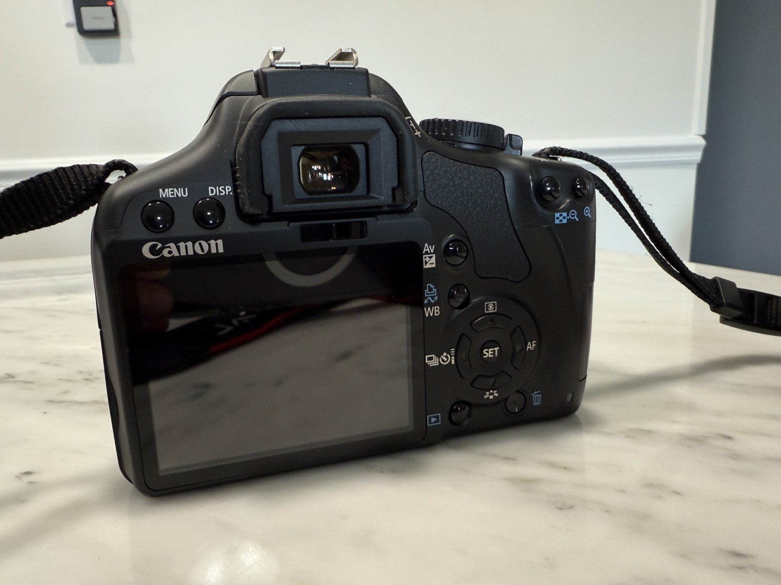 CANON EOS Rebel xsi 450D (body only), w/ manual, Canon battery and charger