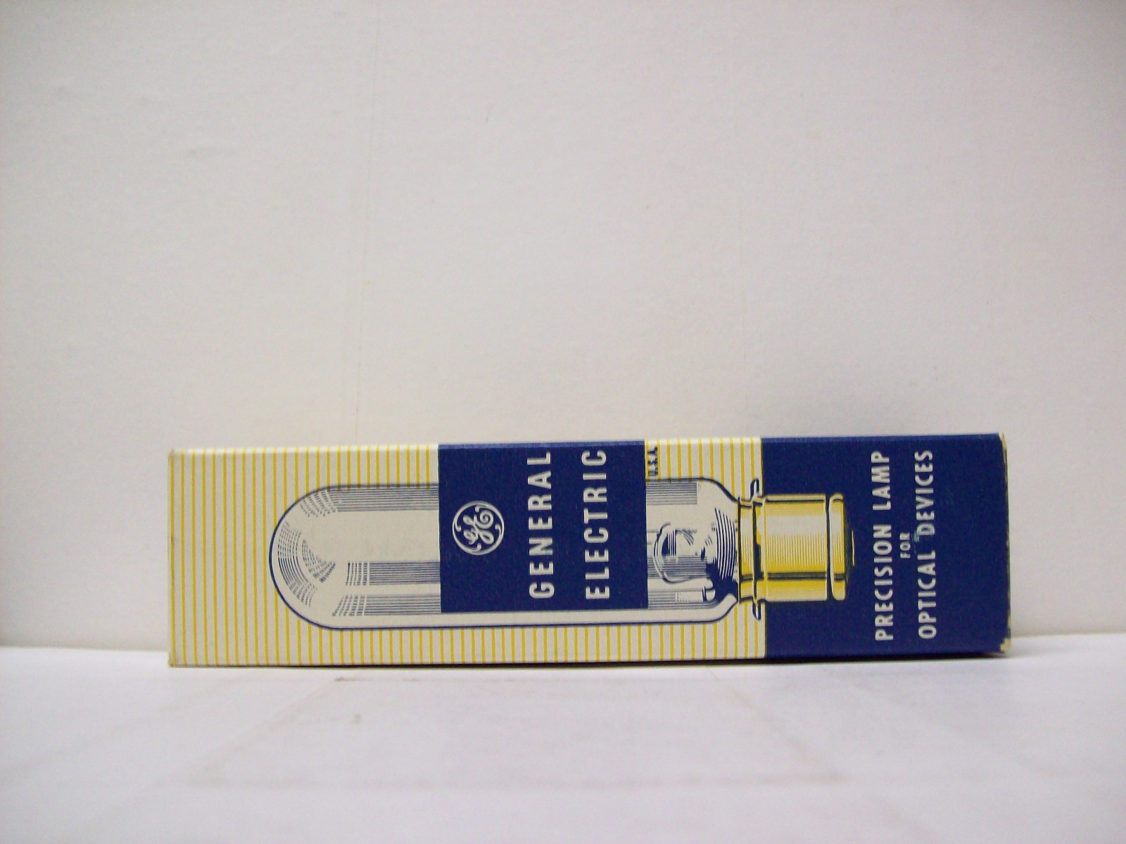CZX (DAB) Projector Projection Lamp Bulb 500W 115-120V GE *AVG 25-HR*