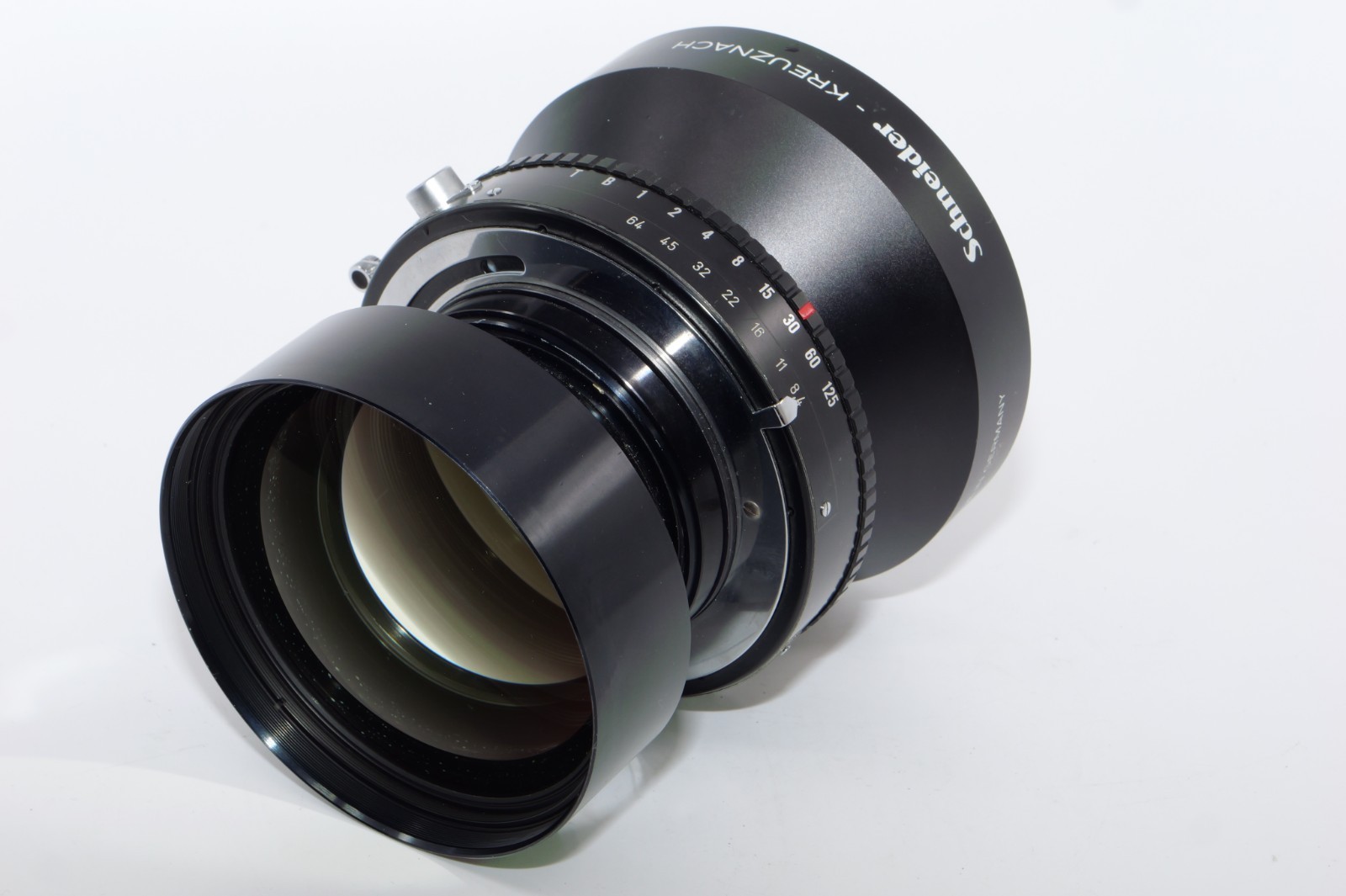 Schneider Symmar-S 480mm f/8.4 MC lens in Copal #3 shutter. Covers up to 14×17.