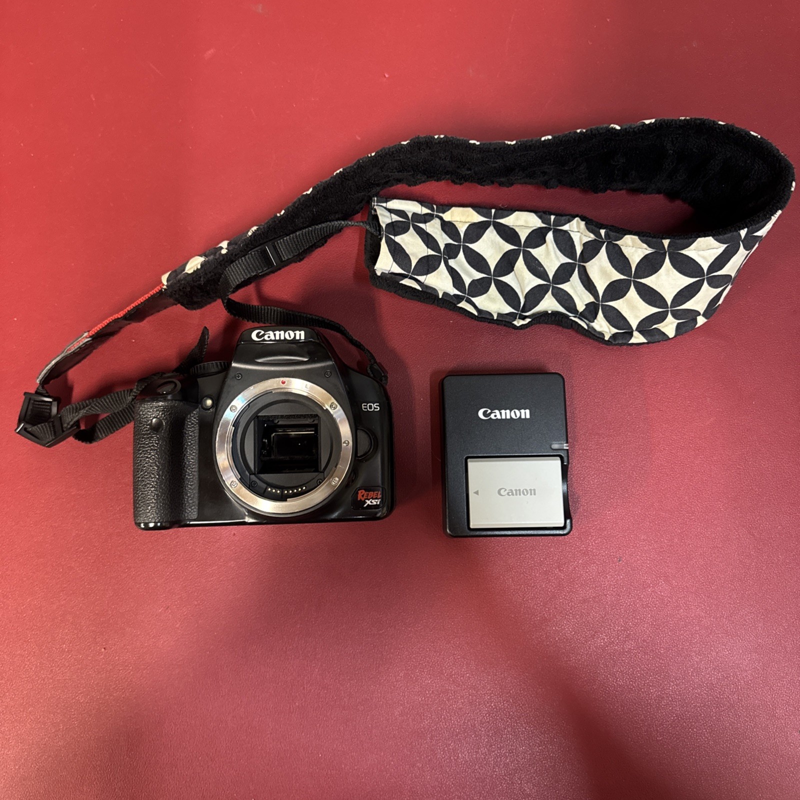 Canon EOS Rebel XSi 12.2MP Digital SLR DSLR Camera