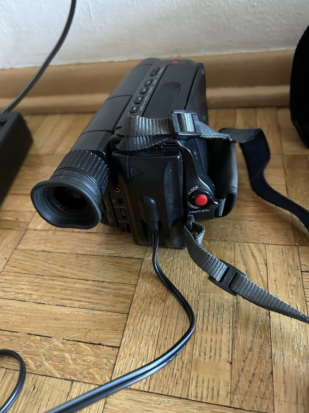 Sony Handycam Vision CCD-TRV22 Video8 Camcorder 26x SteadyShot LCD Gray*Tested*