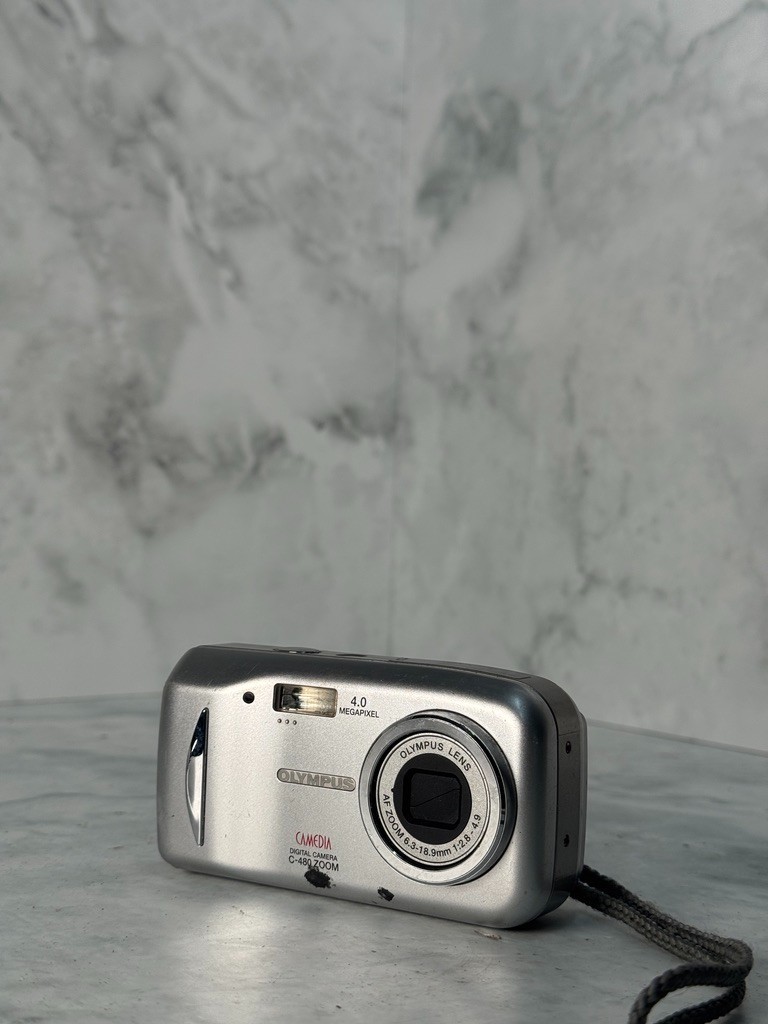 Olympus Camedia C-480 Zoom 4MP Compact Digital Camera Vintage