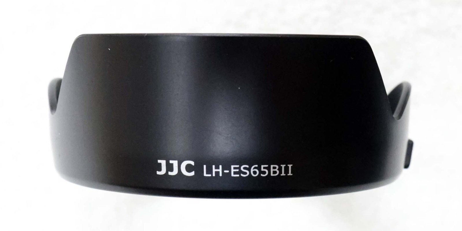 CANON RF 50mm f 1.8 LENS WITH LENS HOOD