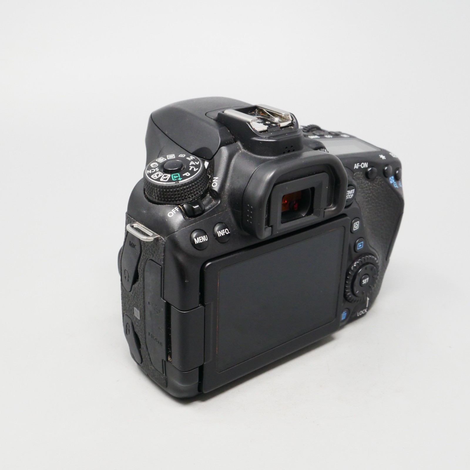 Canon EOS 80D 24.2 MP Digital SLR Camera Black – (Body Only) – Flash Issue