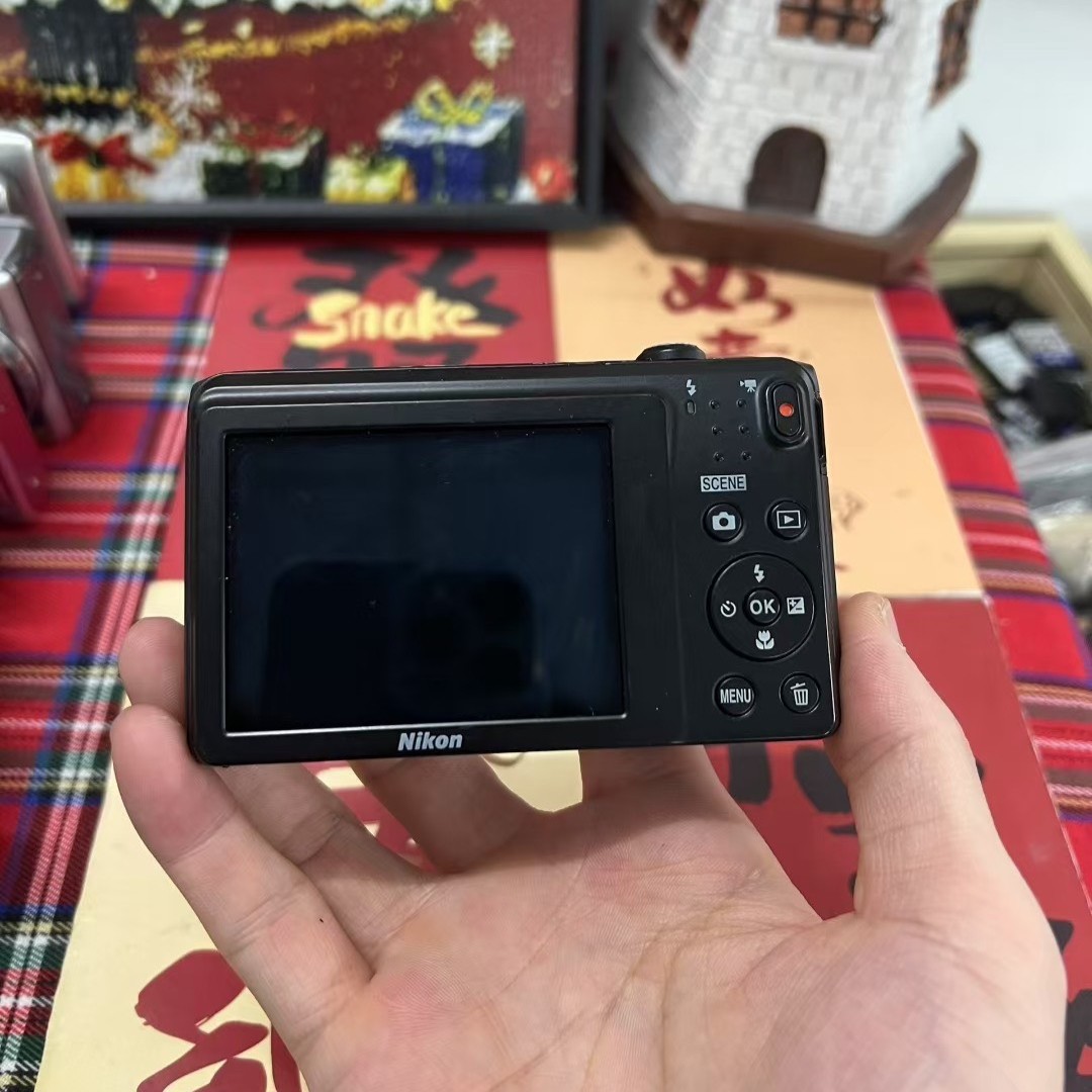 Nikon Coolpix A300 Digital Camera 20.1MP 8xOptical Zoom Built-in Flash Bluetooth