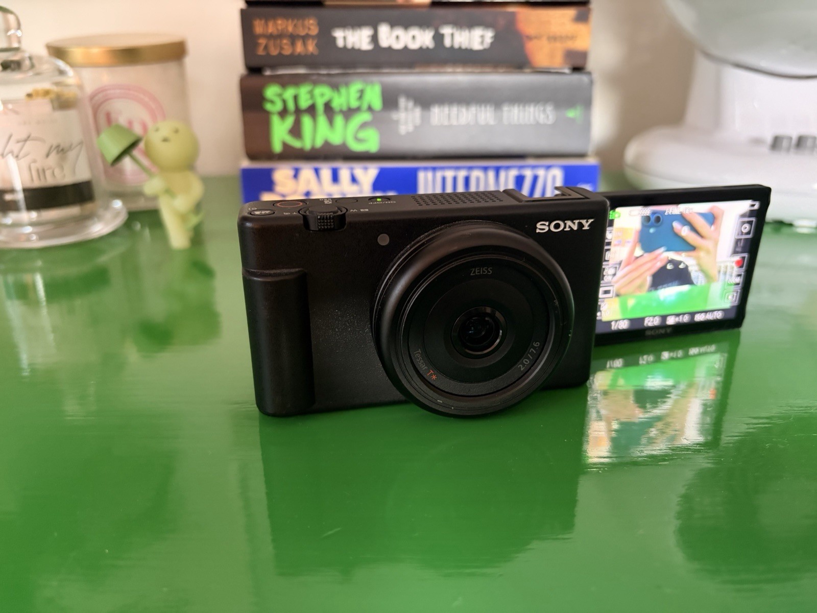 Sony ZV-1F 4K F/2 Vlogging Digital Camera Black, Brand New, Yes Charger/Battery