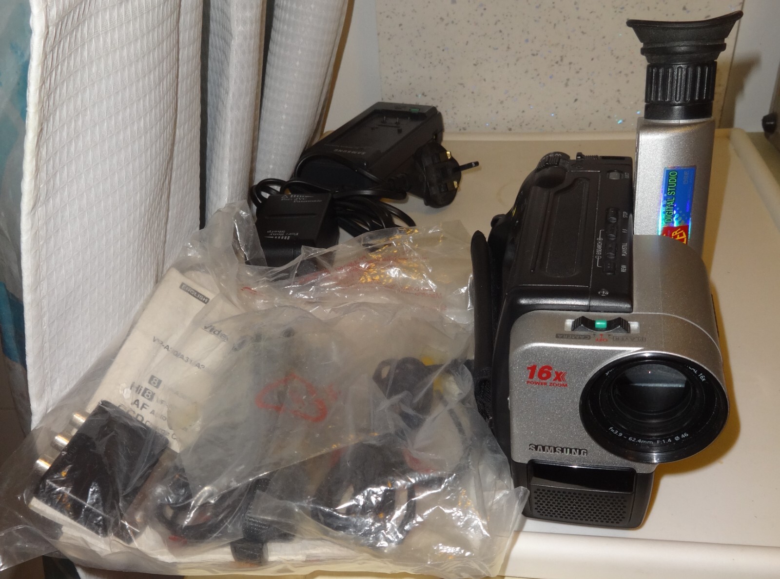 👌 Samsung VP-A30 Video8 Camcorder Vintage Video Camera Fully Working + Charger