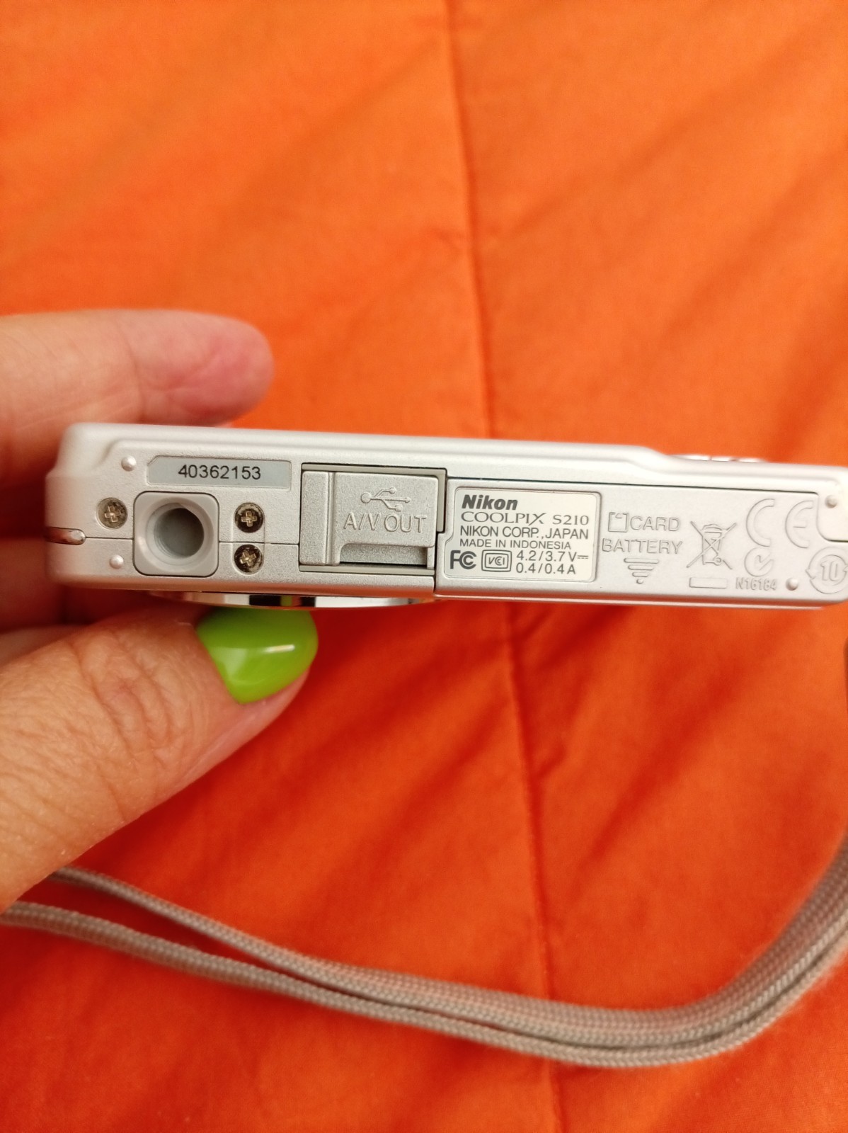 Nikon Coolpix S210 Silver + Case Logic Case – Compact Digital Camera