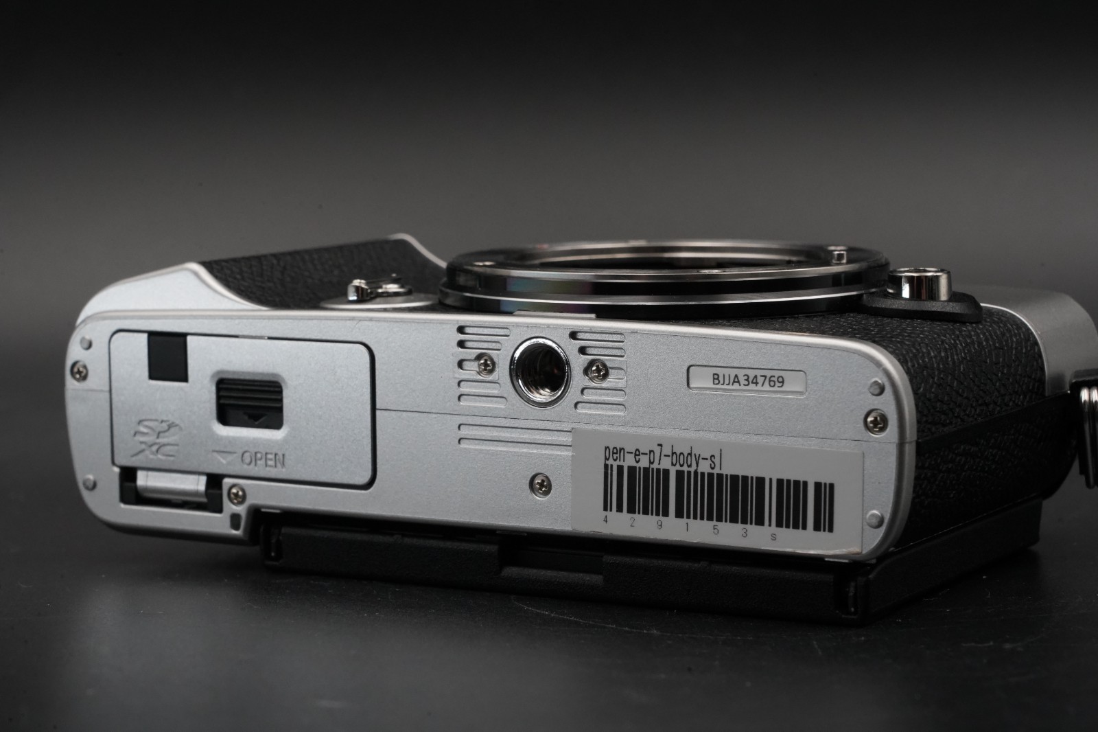 2061 cuts!! OLYMPUS PEN E-P7 Digital Camera Body Silver 10965
