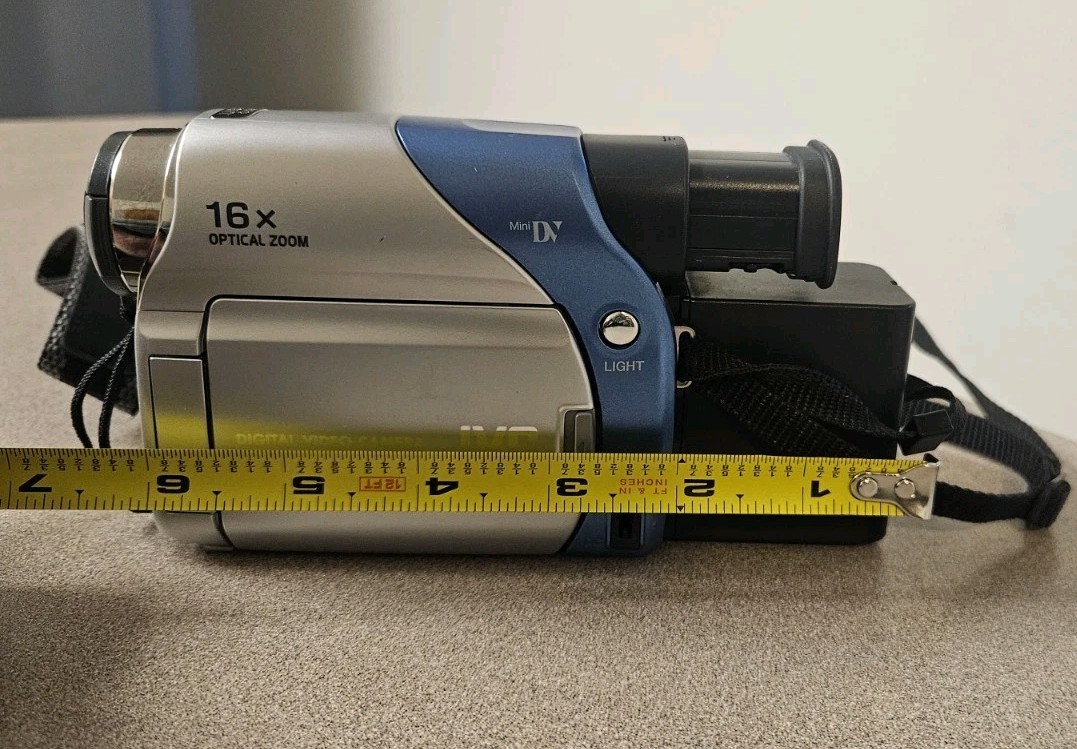 JVC GR-D33U MiniDV Digital Video Camera Camcorder 16x Optical Zoom Silver Blue