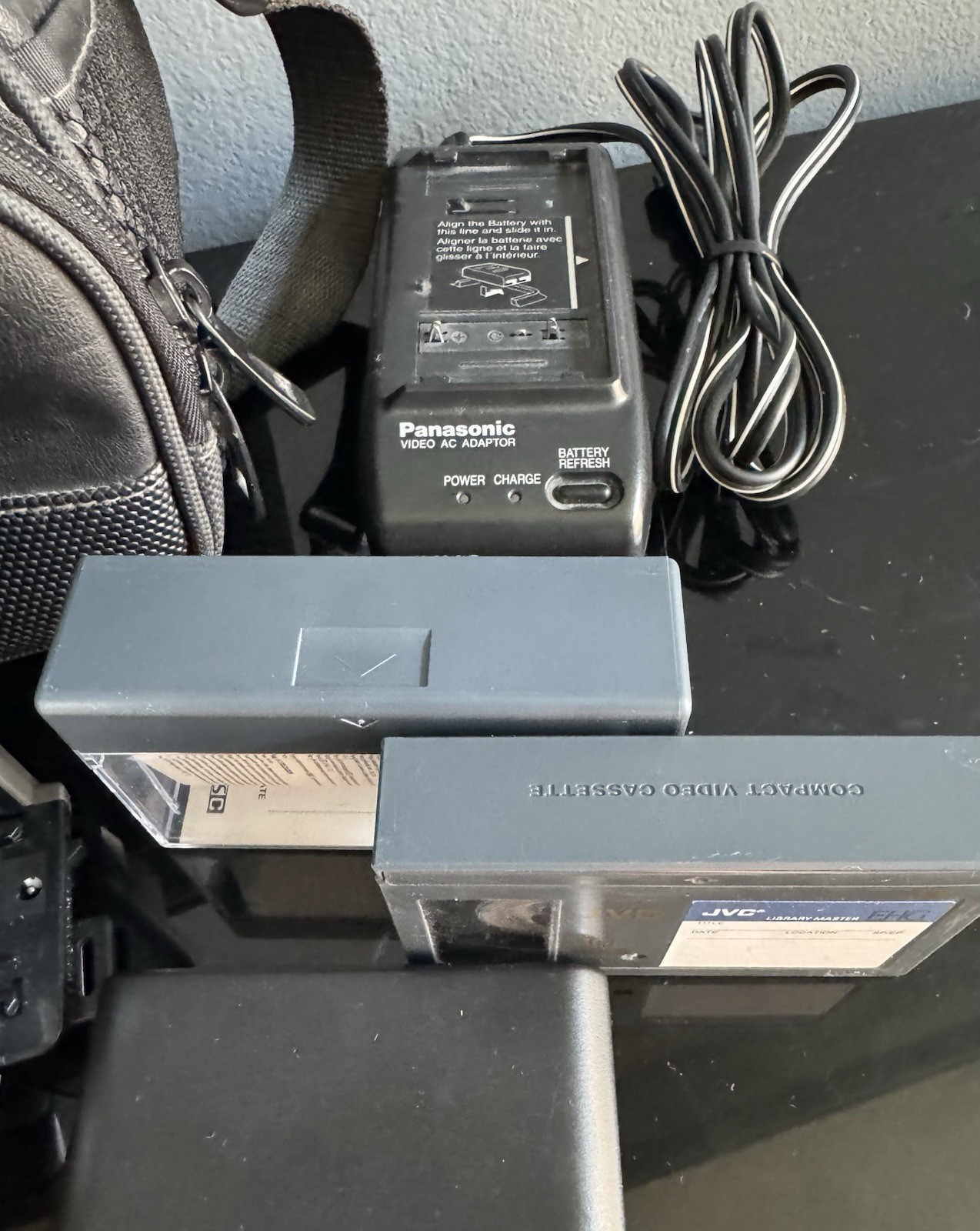 PANASONIC PV-L580D VHS-C Video Camera Lot 18x Zoom Case, Charger, Batteries Tape