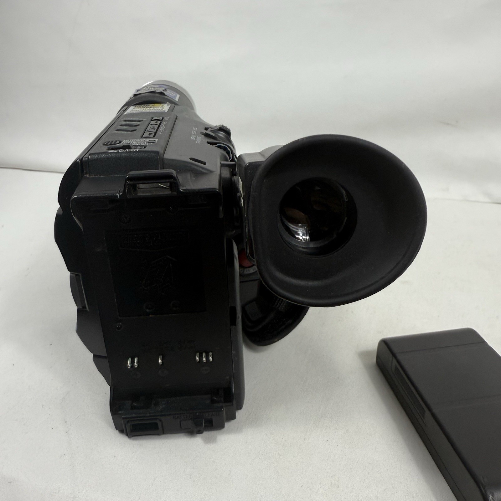 JVC Compact VHS VHSC Video Camcorder GR-AX760U 400x Digital Zoom Tested Works