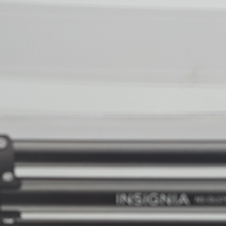 Insignia 3-Section Light Stand 8 ft, 6.6 lb Load, 1/4″ Screw Top NS-LS1SS2K