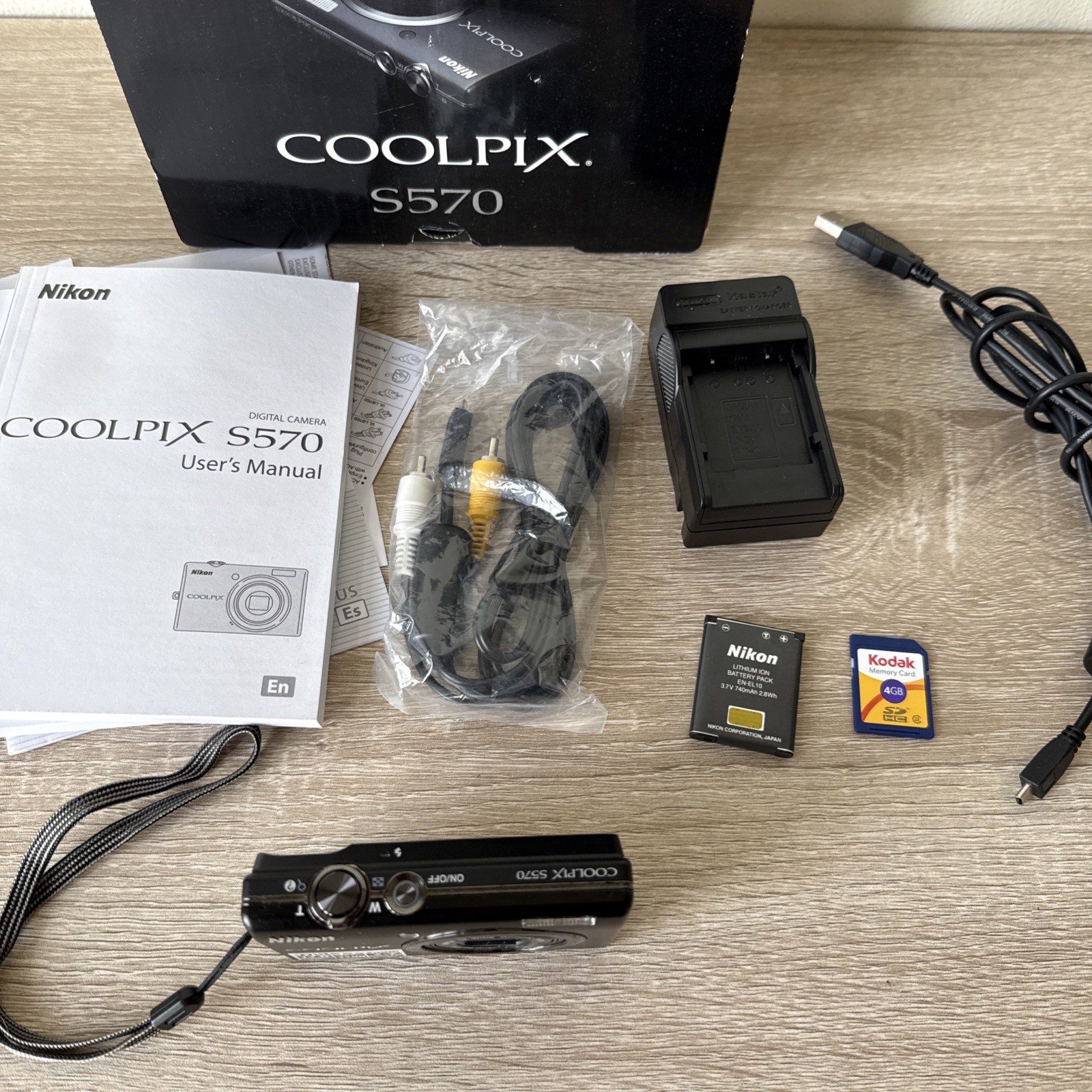 Nikon COOLPIX S570 12MP Digital Camera Black Charger + Memory Card + Battery