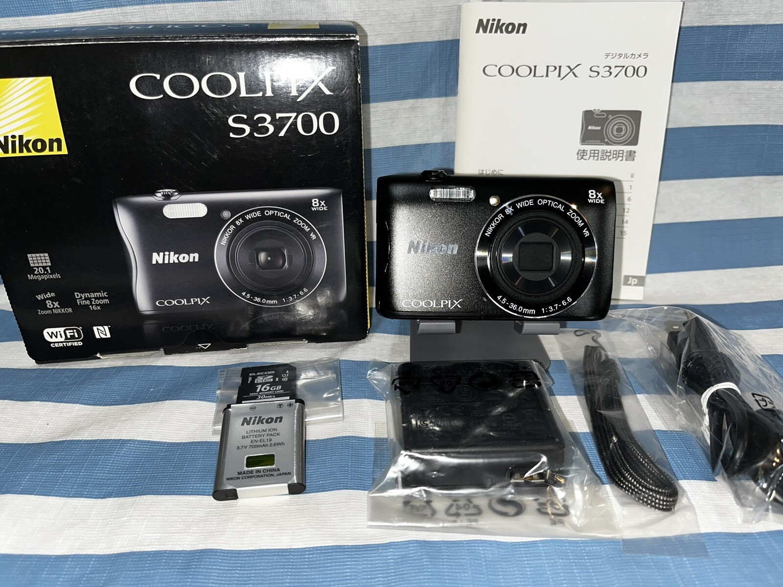 Nikon COOLPIX S3700 20MP, 8x, F/3.7,2.7in,Wi-fi , Black excellent+,from Japan