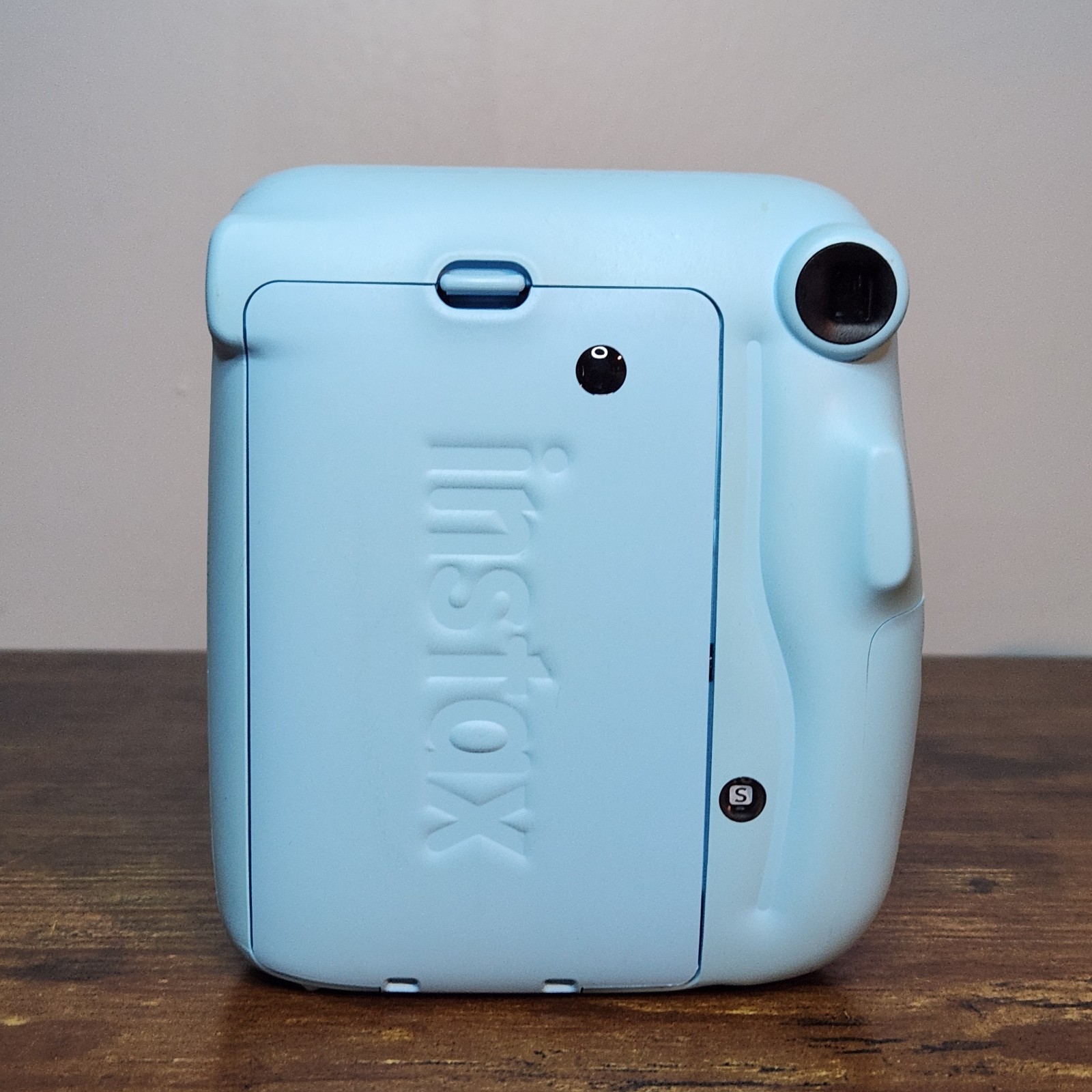 Fujifilm Instax Mini 11 Instant Film Camera – Sky Blue With Matching Case