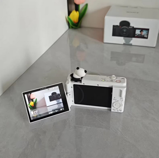 Sony ZV-1F 20.1MP Vlogging Camera – White Mint Condition