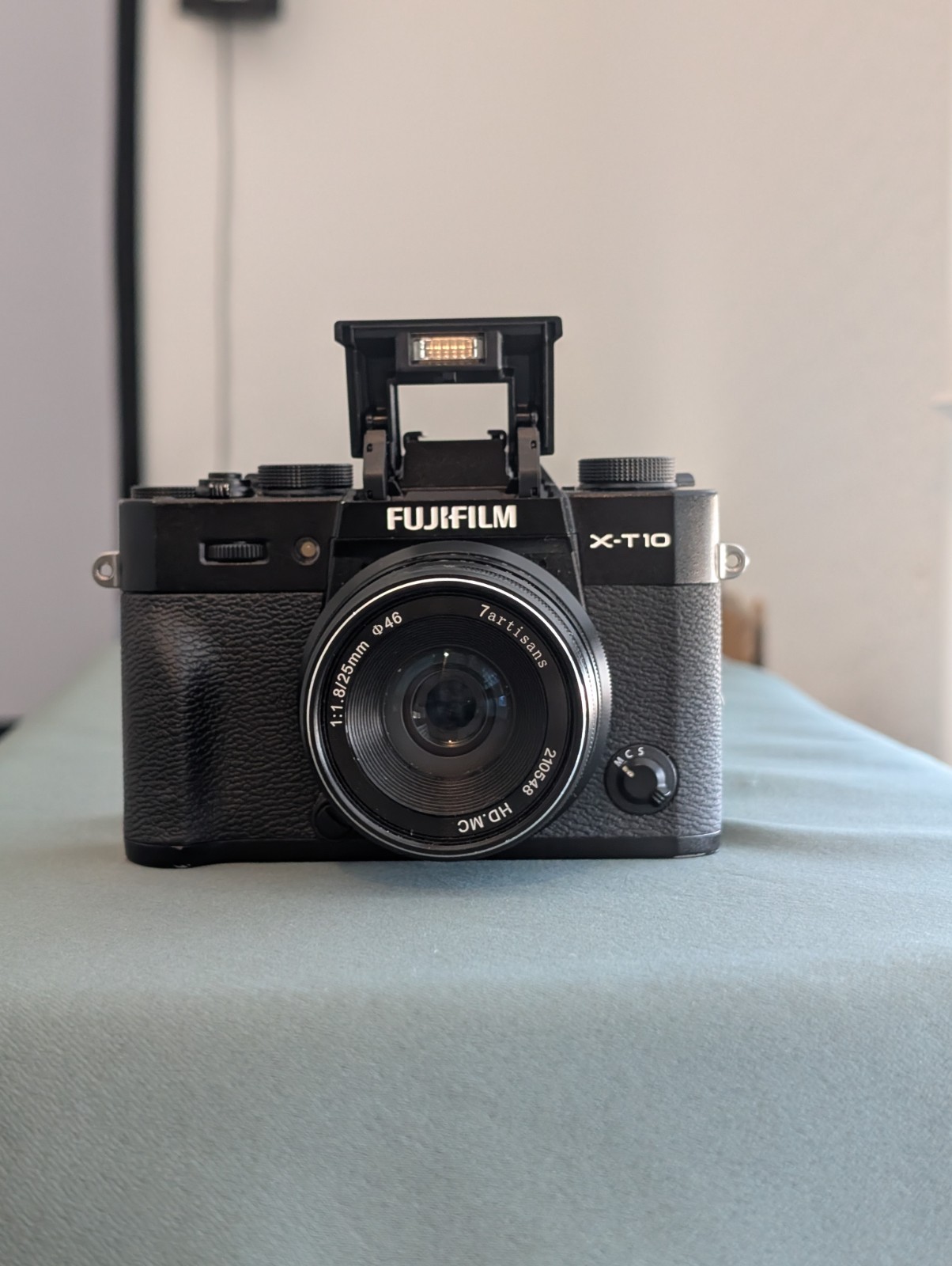 Fujifilm X-T10 Black Mirrorless 16.3MP X Series w/ 25mm f/1.8 Lens