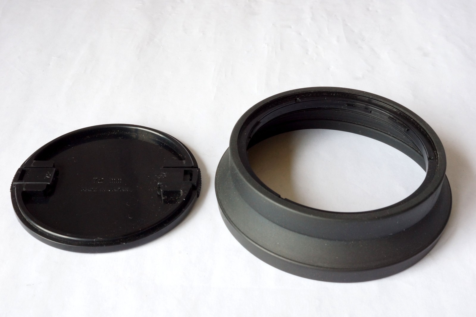 SIGMA Twist on Rubber Hood Shade w/ Cap for 28-200mm lens AF 72mm rim f3.8-5.6