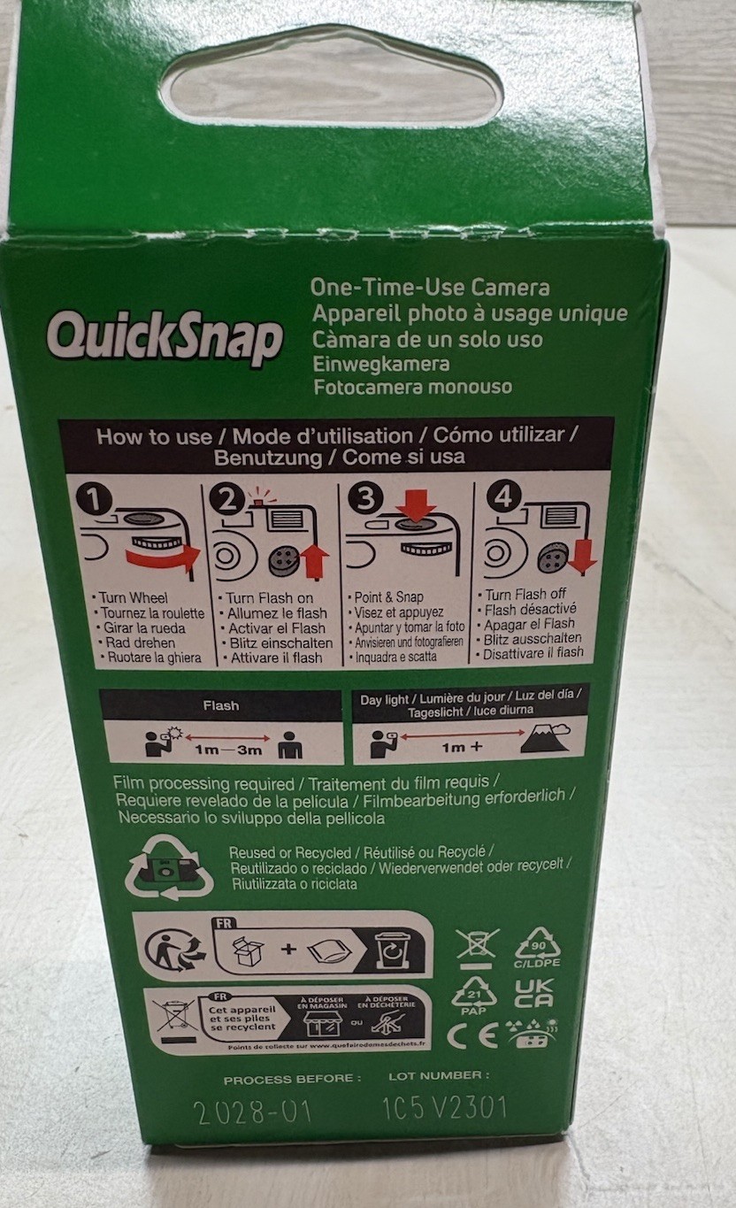 Fujifilm QuickSnap Disposable Camera 27 Exposure Exp 01/2028 NIB