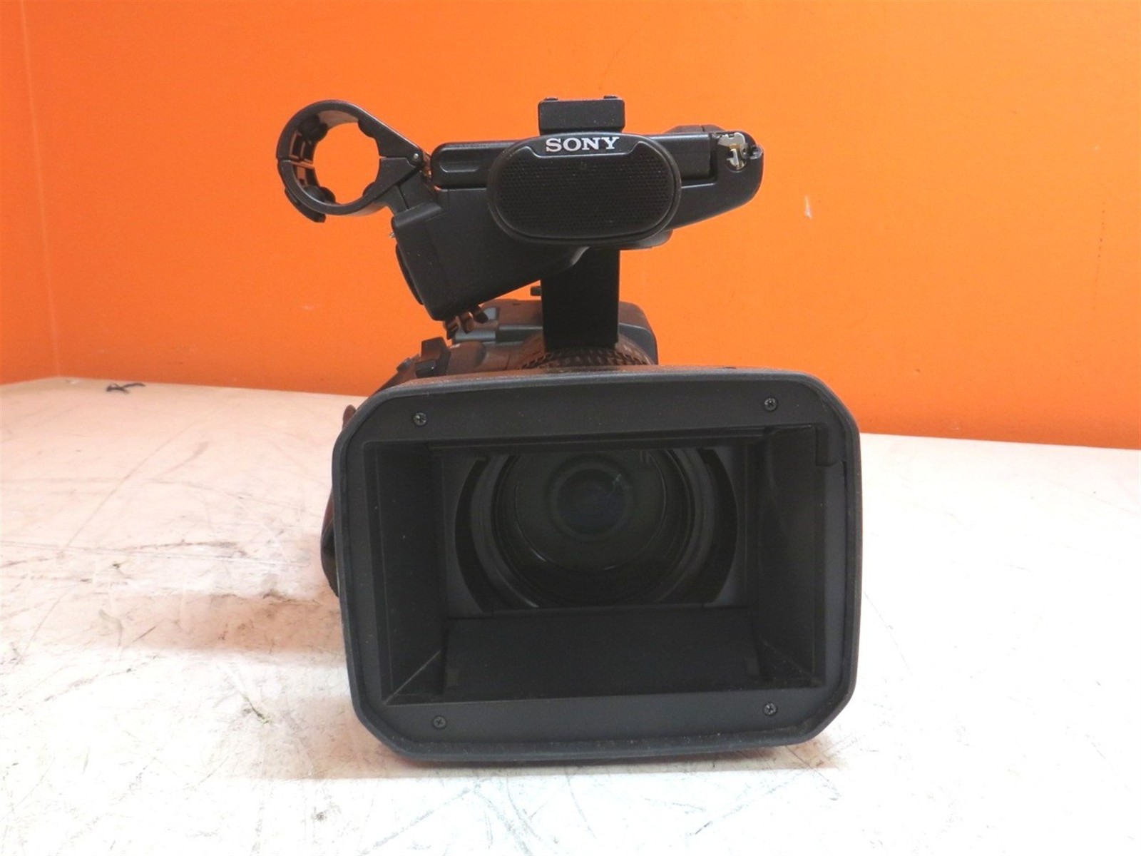 Cracked Plastic Sony HXR-NX5U AVCHD 1920 x 1080 Camcorder w/ Battery No Charger