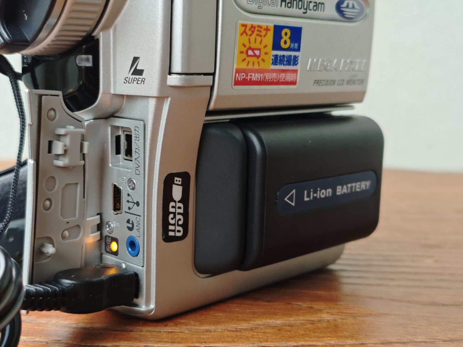 1141631 Sony DCR-PC110 MiniDV Camcorder Nightshot NTSC Tested w/ Charger