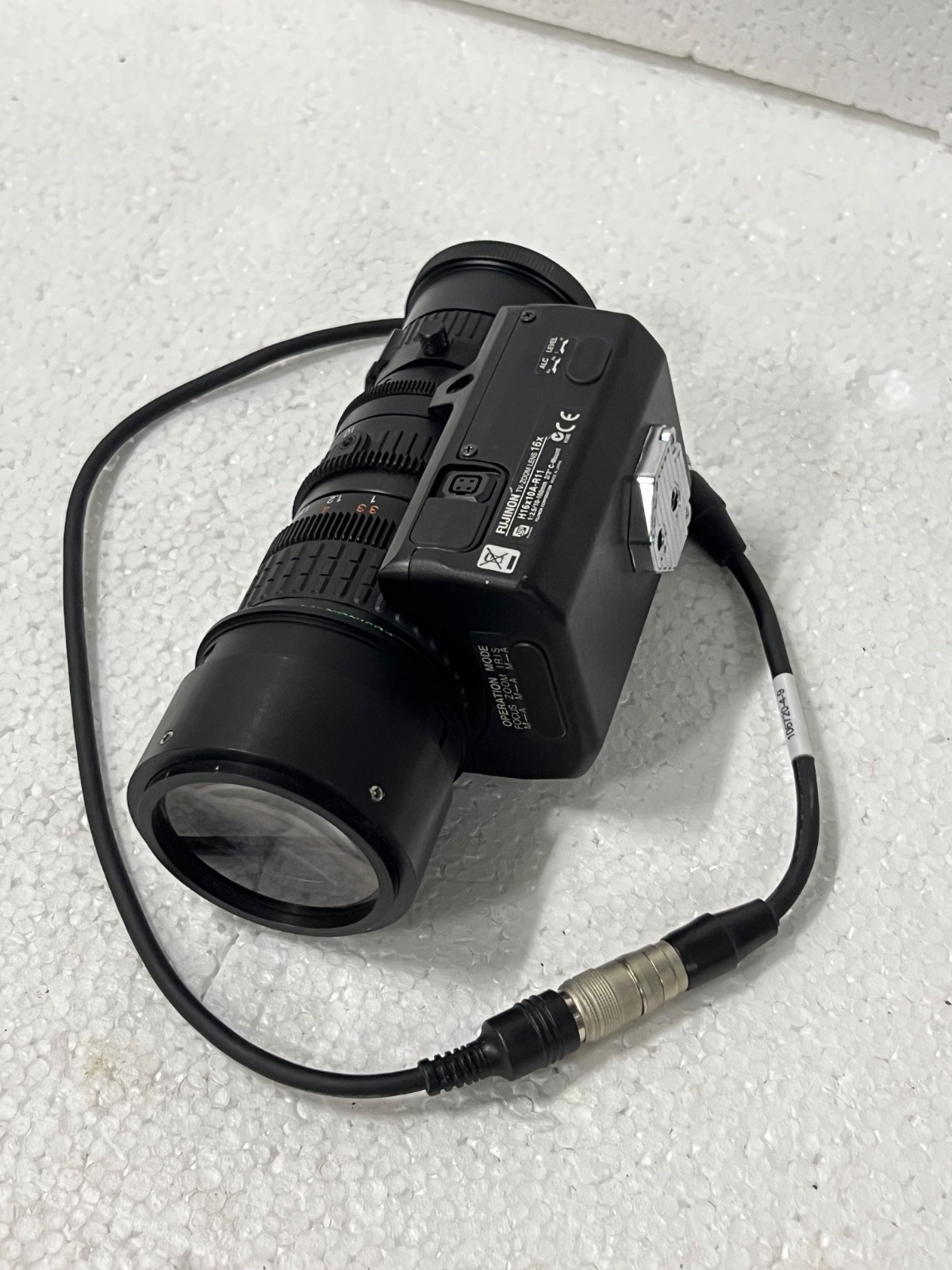 Fujinon H16x10A-R11 TV-Zoom Lens 16X 1:2.5/10-160mm 2/3″ C-Mount
