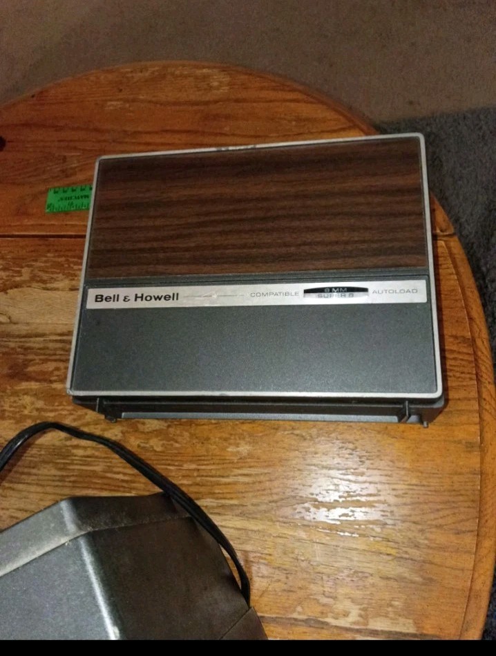 Bell & Howell Autoload 93 8mm/Super 8 Desktop Projector 1200lm Portable