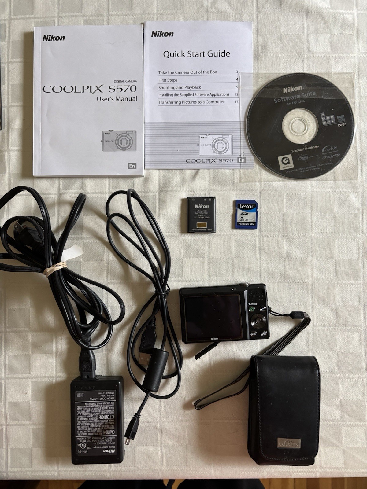 Nikon Coolpix S570 Digital Camera 12MP, Black, Battery Charger 2GB SD, Manuals