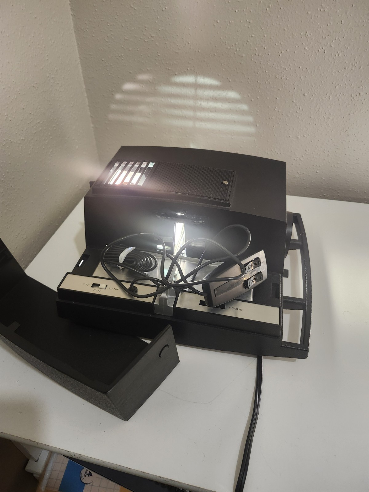 Airequipt 135 Desktop 2×2 Slide Projector Black 4″ 3.5 Lumimag Table Top