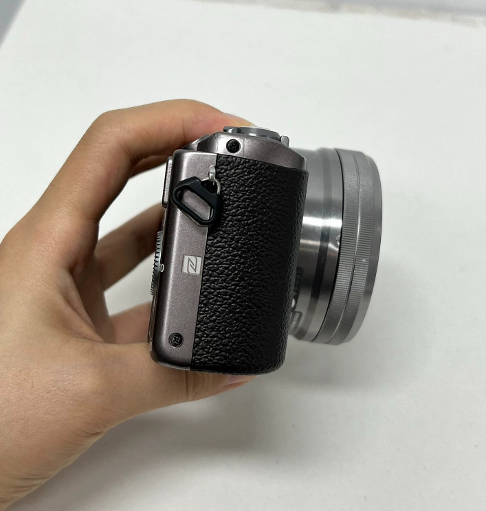 Sony Alpha a5100 24.3MP Mirrorless Digital Camera 16-50mm Lens 95%New