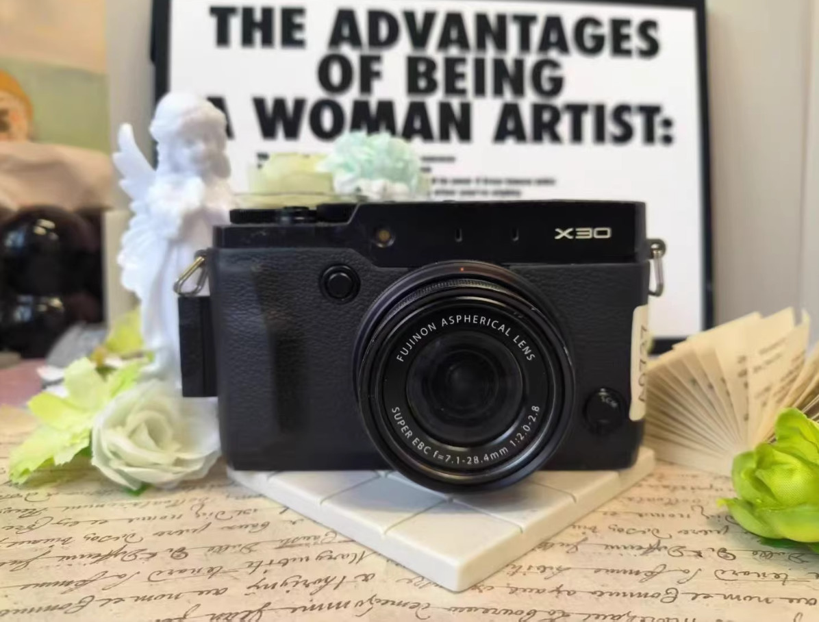 Fujifilm FinePix X30 12MP 4x Optical Zoom F2 0-2 8 Large Sensor WiFi EVF Black