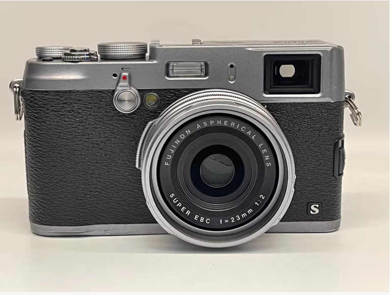 FUJIFILM FinePix X100S Silver 16.3MP Compact Digital Camera Point & Shot 90%New