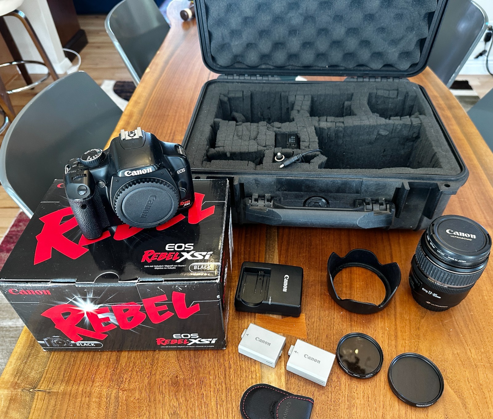 Canon EOS Rebel XSI Digital SLR Camera w/ 18-55mm IS Lens and Pelican case