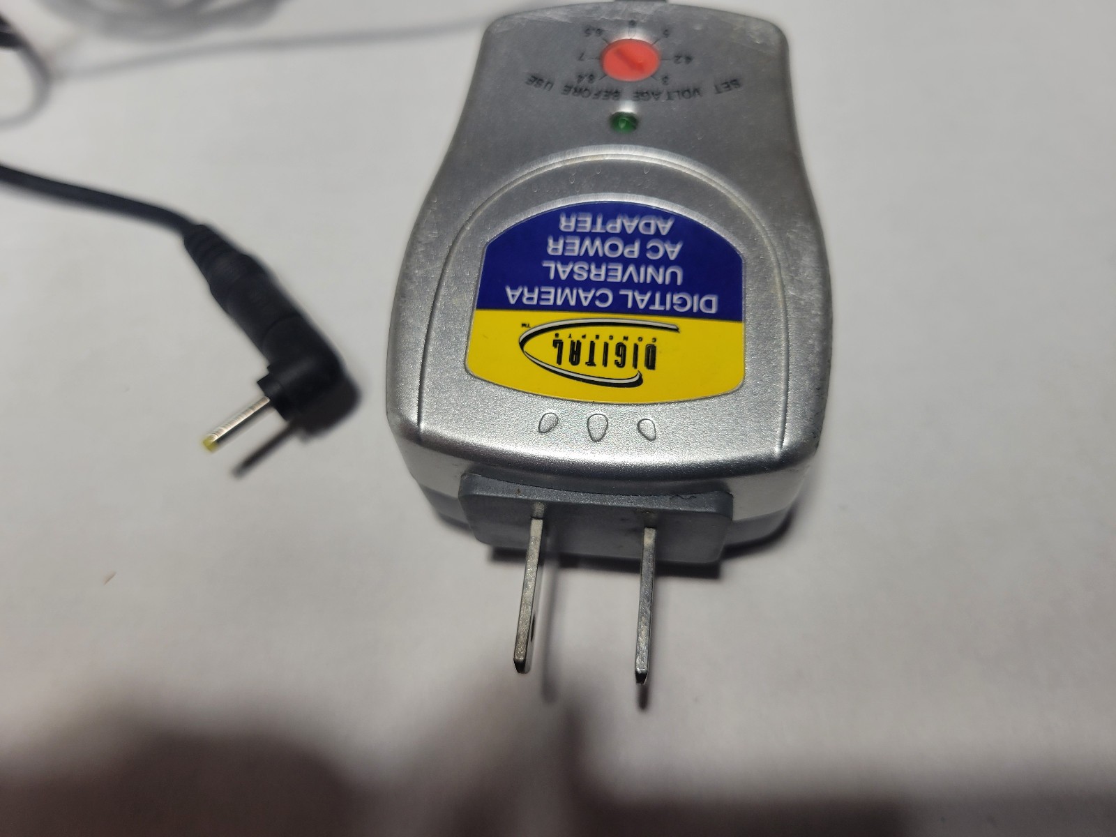 Digital Concepts CH-1010 Universal AC Power Adapter Camera Battery 100/240v