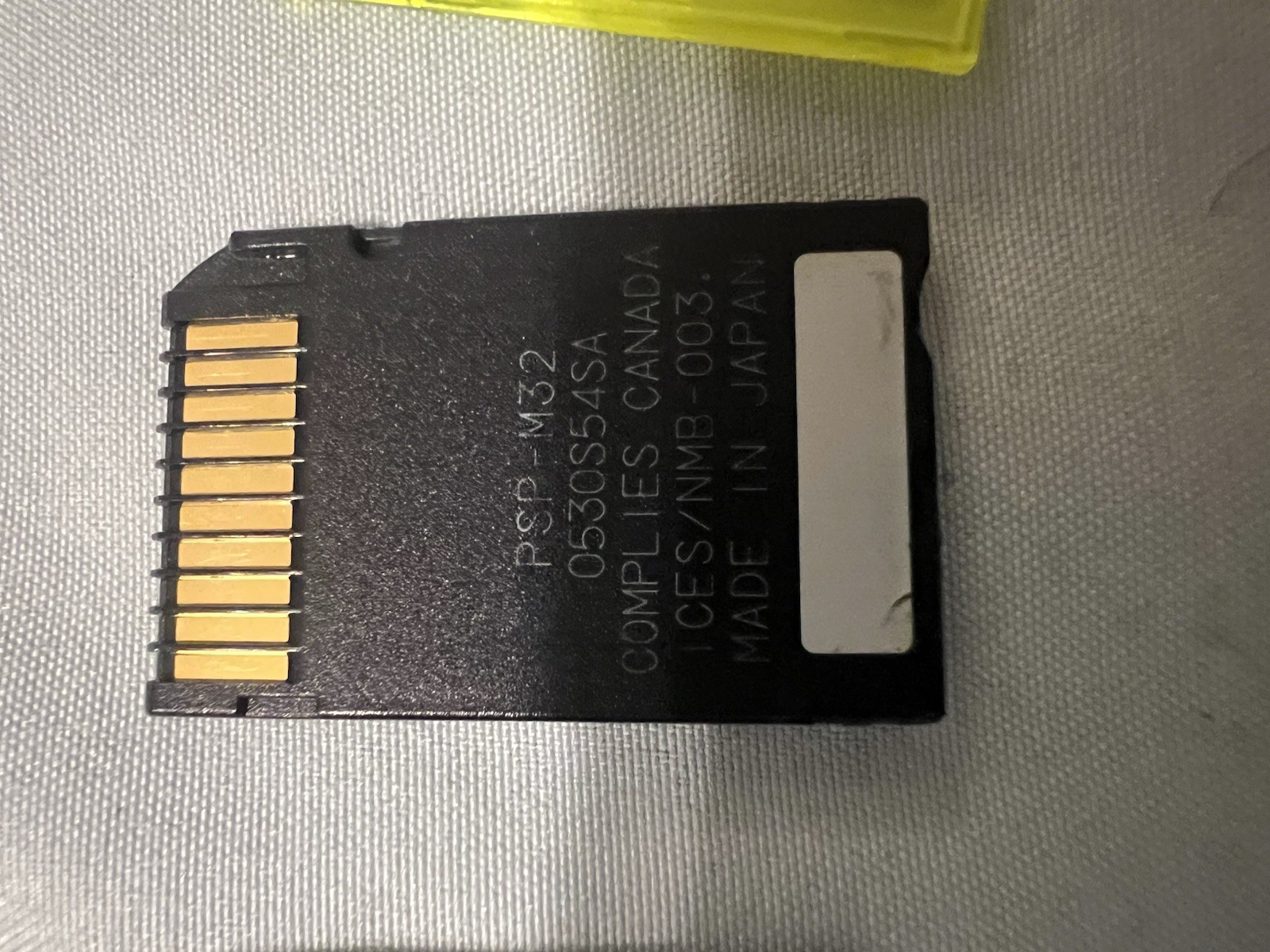 SanDisk 1GB PRO Duo & Sony 32MB Duo MagicGate for PSP + microSD Adapter